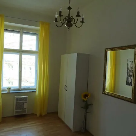 Apartment Old Square