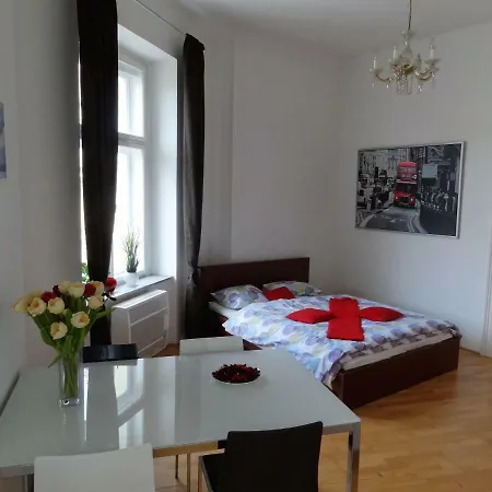Old Square Daire 4*